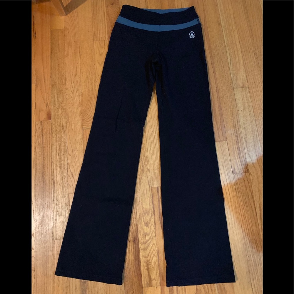 Roots Canada black yoga pants w/teal waist accent